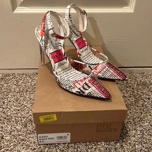 Steve Madden Heels size 8.5 - Newspaper print